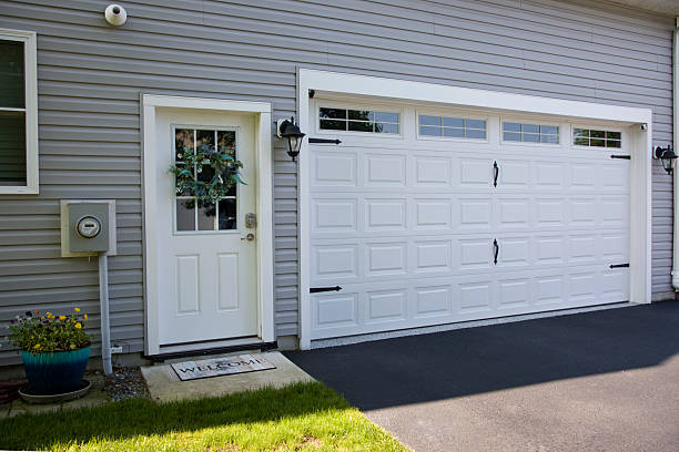 24/7 Emergency Garage Door Panel Replacement experts in Wood River, IL
